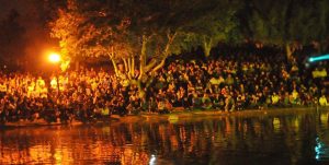 Público en el Ballet del Lago de los cisnes